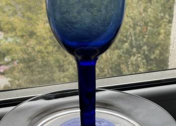 Kielich ze szkła kobaltowego Kielich ze szkła kobaltowego