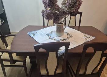 Zestaw ,stół rozkładany plus 6 krzeseł