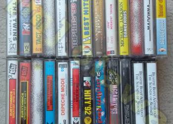 muzyczna kolekcja kaset magnetofonowych różny rodzaj muzyki