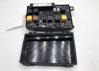 SKRZYNKA BEZPIECZNIKÓW OPEL ASTRA H 13191126FC Kombi 04-14 1.4 90KM