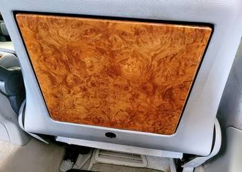 Drewniany stolik fotela Mercedes S w220- jasne drewno.