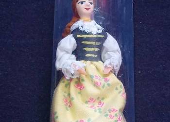 Lalka w śląskim stroju ludowym, rękodzieło ludowe.