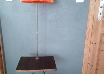 Lampa gazetownik  gazetnik z czasów PRL