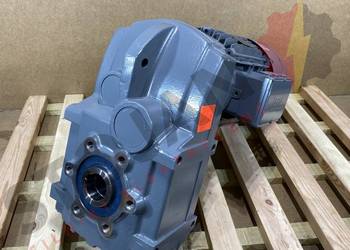 motoreduktor / przekładnia 7,5kW 105,9obr. HAMULEC Lenze
