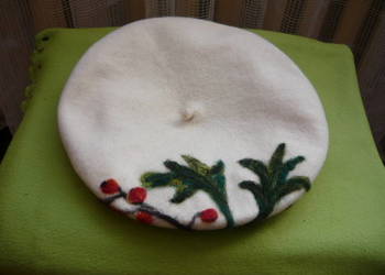 Beret igłowany biały