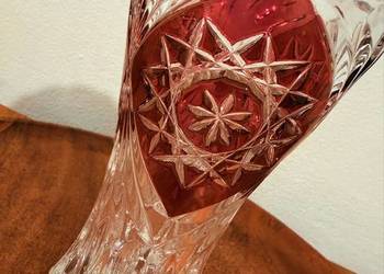 Śliczny kryształowy wazonik