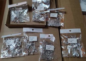 zestaw agrafek w różnych rozmiarach