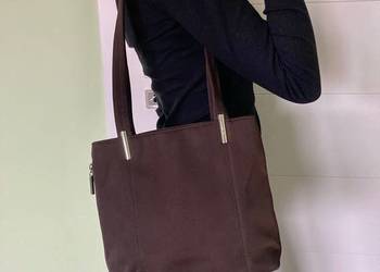 Czekoladowa średnia torebka na ramię Nine West etui telefon