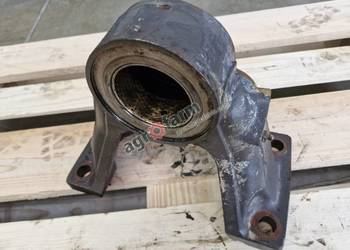 Podpora mostu przedniego Massey Ferguson 6130 6140