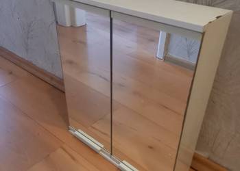 Szafka łazienkowa w kolorze białym