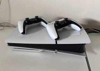 Konsola PlayStation 5 Slim z napędem. 1TB plus dwa pady