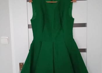 Elegancka zielona sukienka na różne okazje