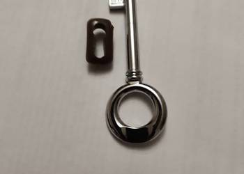 Klucz piórowy z szyldem do zamka uniwersalny