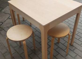 Stół Ikea Ekedalen plus taborety Ikea Frosta.