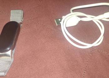 Sprzedam uszkodzoną opaskę opaska sportowa sportową MiBand 8 
Przestała dzi