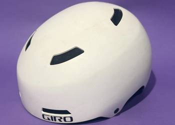 Drewniana nawlekanka to pomoc, która wspiera rozwój na wielu płaszczyznach.