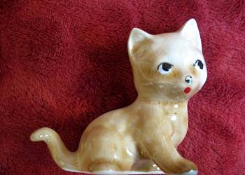 Kot - mały młody kotek - porcelana - 6,5 x 8 x 4 cm
