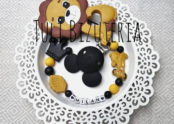 Zawieszka do smoczka z imieniem dziecka broszka agrafka