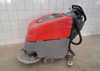 Maszyna do mycia podłóg Hako B45