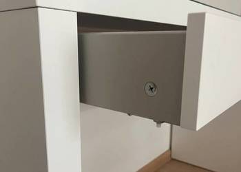 Toaletka z szybą z Ikea