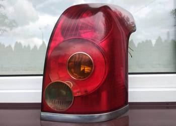 Toyota Avensis T25 kombi lampa tył tylna prawa wkład oprawka Europa
