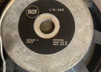 RCF L15-542 o średnicy 15 cali.