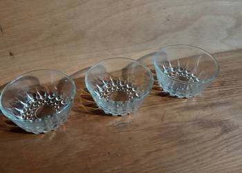 Trzy stare miseczki PRL stare szkło PRL retro vintage Trzy stare miseczki PRL stare szkło PRL retro vintage