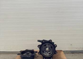 Zwolnica prawa mostu przedniego New Holland LB 95-110, Hitachi FB, CASE 580