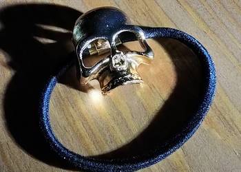Metalowa frotka do włosów z czaszką