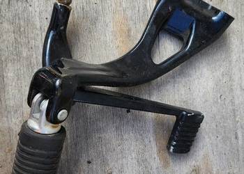 Harley Davidson M8 mocowanie prawego podnozka, dzwignia hamulca
