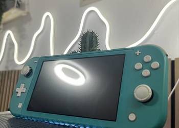 Nintendo Switch Lite + FIFA 23 + Pad Battletron + Etui