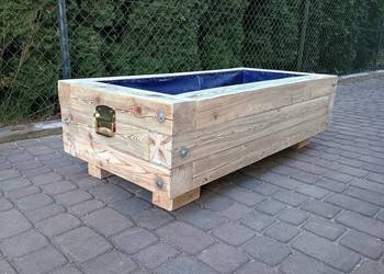 Donica tarasowa z litego drewna sosnowego