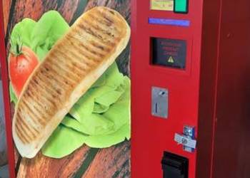 Automat vendingowy do ciepłych, chrupiących kanapek
