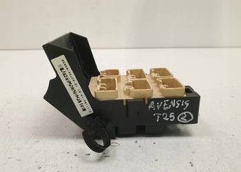Toyota Avensis T25 SKRZYNKA BEZPIECZNIKÓW