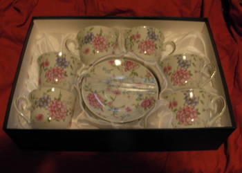 Komplet do kawy , herbaty 6 talerzyków , 6 filiżanek fabrycznie nowe