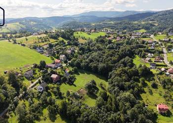 Dom do remontu do górach Beskid Sądecki.