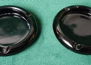 Szklana czarna popielnica