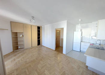 Studio 34 m² z aneksem i komórką, blisko metra
