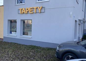 Wynajmę atrakcyjny lokal użytkowy na parterze przy głównej ulicy własny par