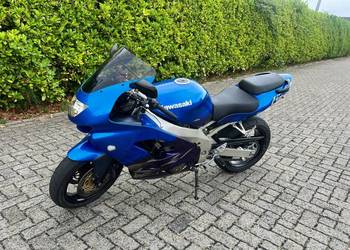 Kawasaki Ninja ZX-9R – 1999 r., 60 962 km – 9 900 zł

NaKawasaki nija zx-9r