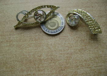Starocie z PRL - Biżuteria = Zestaw 2 broszki z oczkiem do wyboru