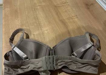 Śliczny beżowy stanik Jolinesse 85C