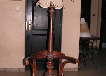 stara lampa drewniana - elektryczna