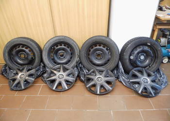 Koła wraz z oponami zimowymi i kołpakami. Toyota. Citroen.