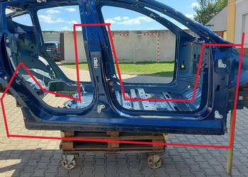 TESLA MODEL Y 2024r SŁUPEK ŚRODKOWY PRAWY BOK PRÓG 