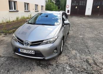 Toyota Auris II 1.8 2 hybrid kombi wersja presige