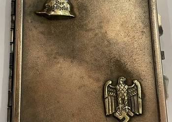 Niemiecka papierośnica z okresu III Rzeszy – hełm Stahlhelm