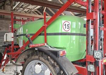 Opryskiwacz ciągany