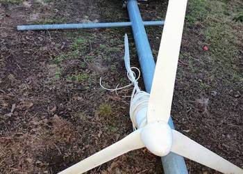 Turbina wiatrowa latarnia autonomiczna moduły fotowoltaiczne