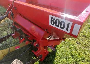 Rozsiewacz nawozów do nawozu Strumyk Tytan  600L